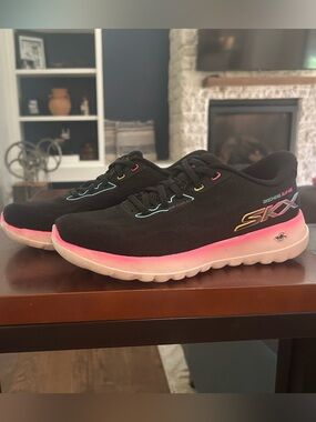 Skechers Women's Go Walk Joy Lynzee Hands Free Slip-ins
